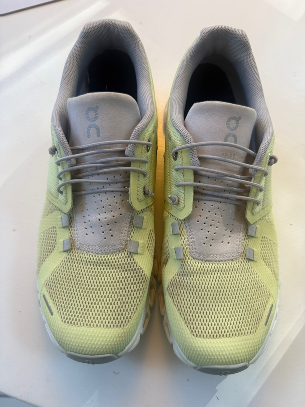 On Running Women’s 8.5 Lime and Gray Lightweight Sneakers
